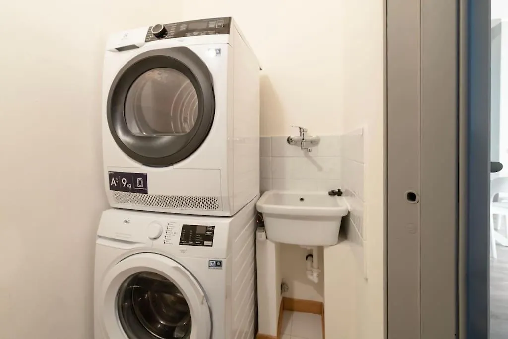 Milano Urban Oasis Home, 6 Guests, Great Location Apartament Mediolan